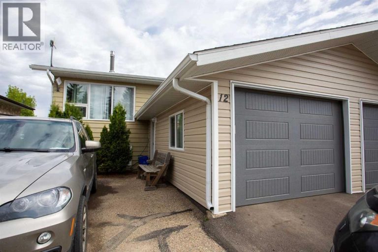 12 Valley Crescent, Lacombe