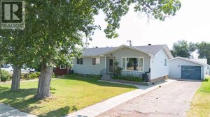 Listing photo – 5005 53 Street, Castor