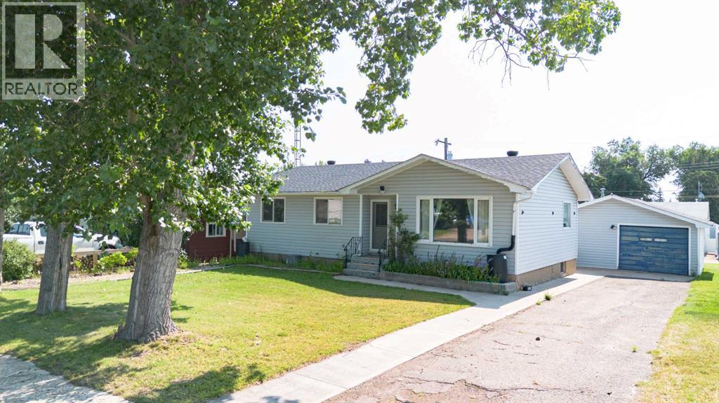Listing photo – 5005 53 Street, Castor