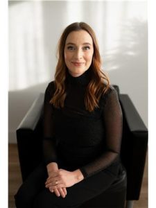 Agent photo – Lauren Nicolay