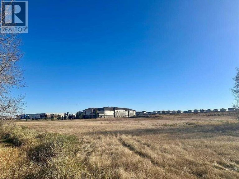 Listing photo – 7405 48 Avenue, Camrose