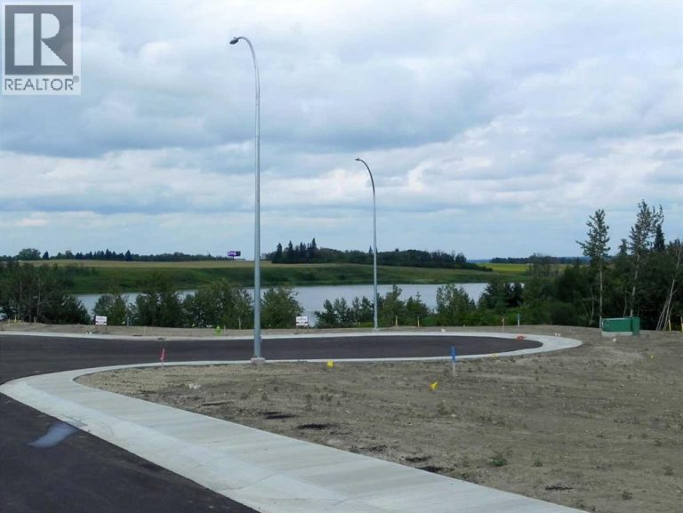 Listing photo – 30 Henner’s Place, Lacombe