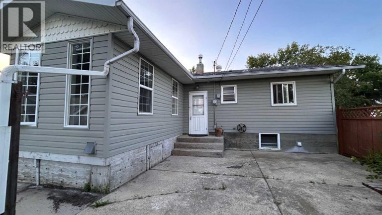 4107 50 Avenue, Camrose