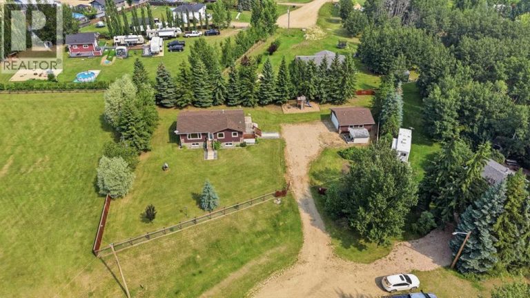 521 Partridge Crescent, Pelican Point
