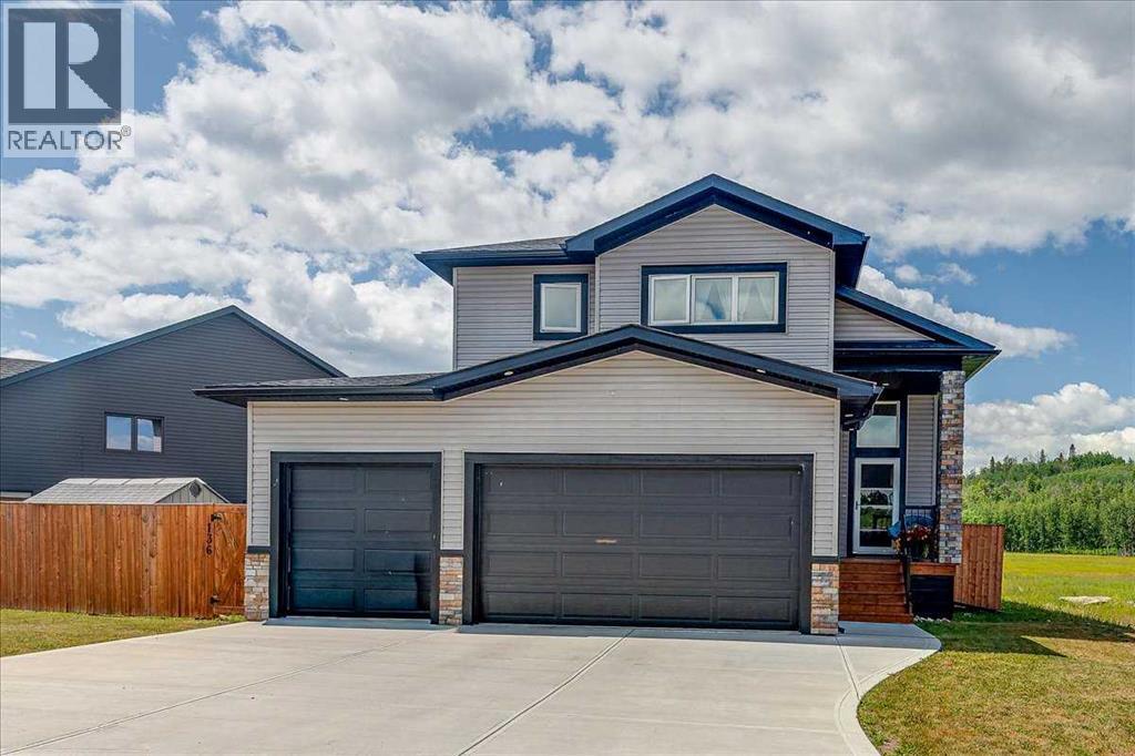 Listing photo – 136 12 Avenue NE, Sundre