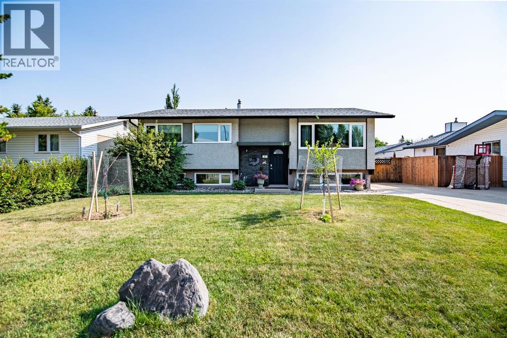 Listing photo – 21 Malcolm Crescent, Red Deer