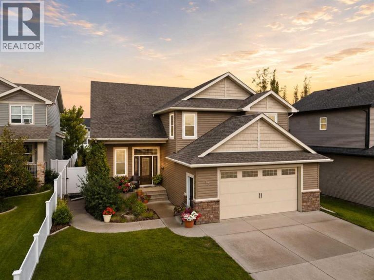 Listing photo – 13 Churchill Place, Blackfalds