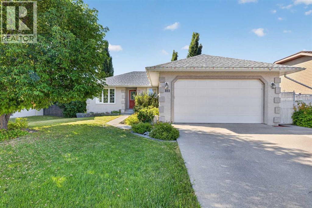 Listing photo – 223 10 Avenue NE, Sundre