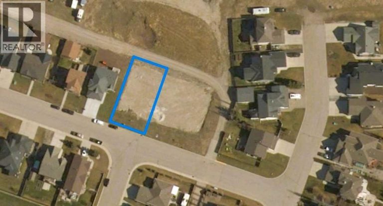 220 12 Avenue NE, Sundre