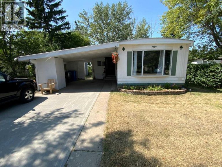 25 Mobile Drive NE, Three Hills