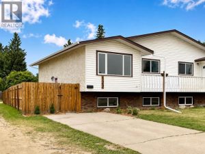 Listing photo – 122 Allan Street, Red Deer