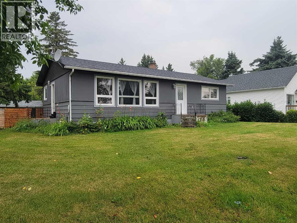 Listing photo – 5502 51 Street, Castor