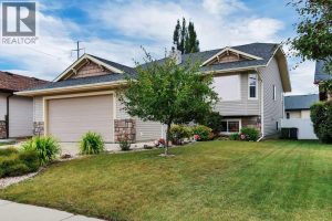 Listing photo – 68 Isbister Close, Red Deer