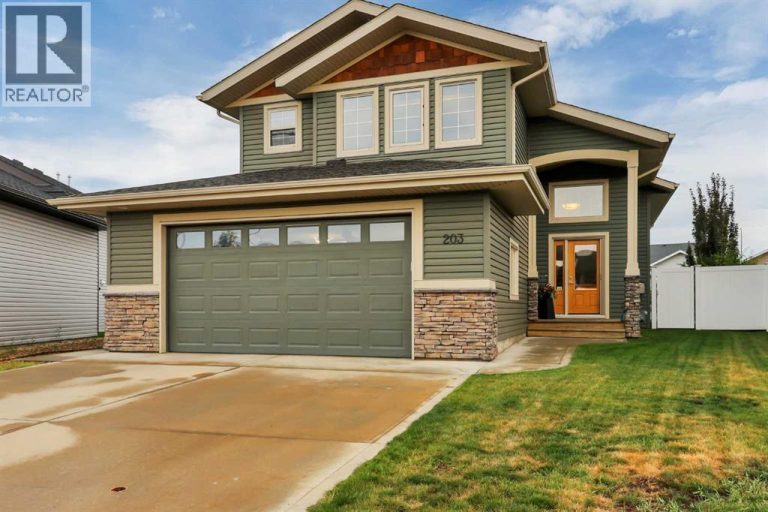 Listing photo – 203 Cedar Square, Blackfalds