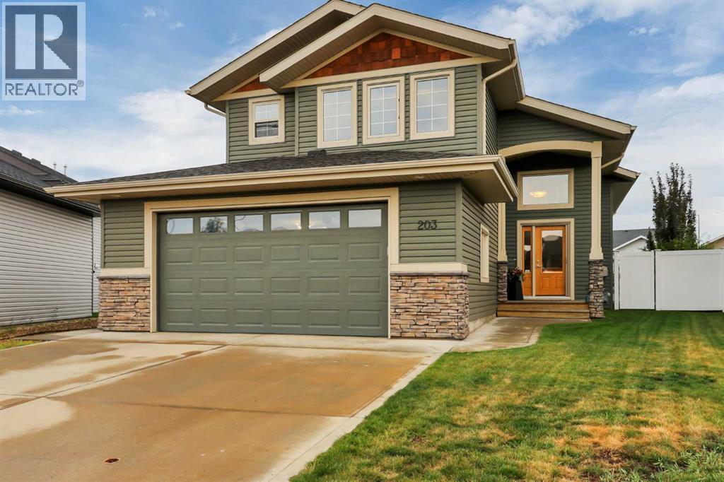 Listing photo – 203 Cedar Square, Blackfalds