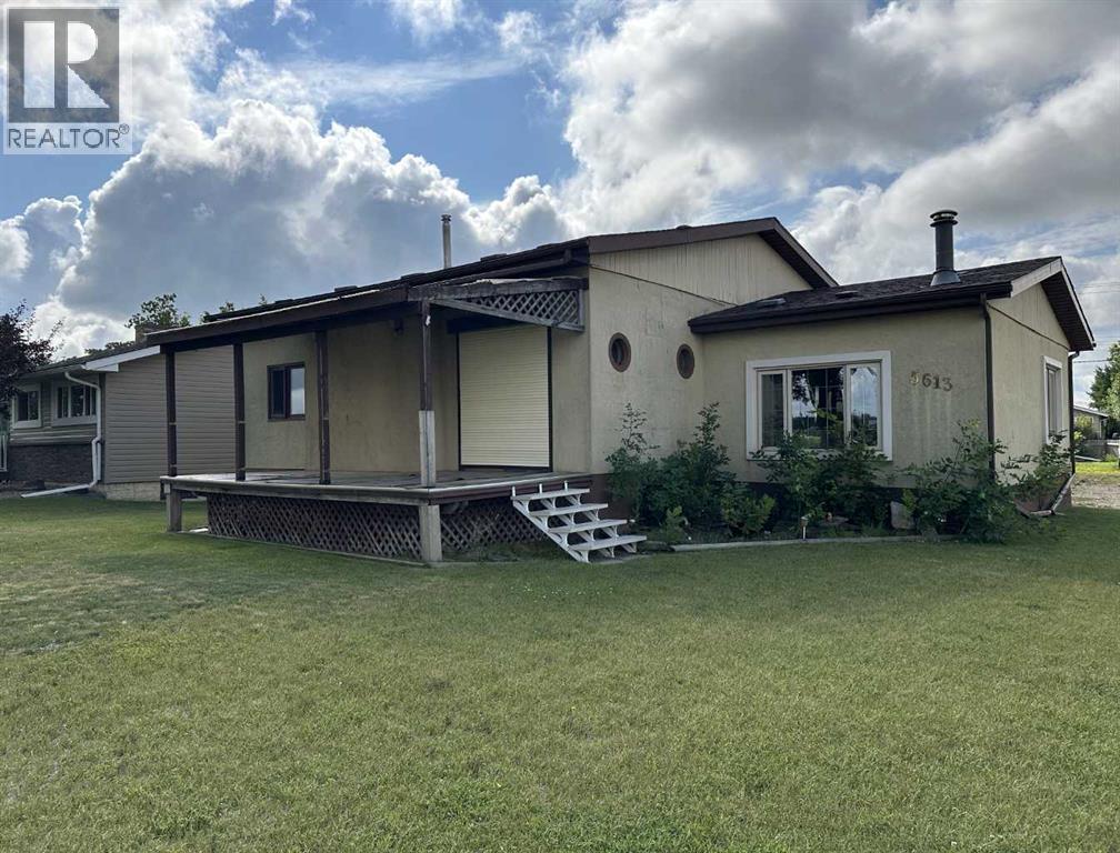 Listing photo – 5613 48 Avenue, Ponoka