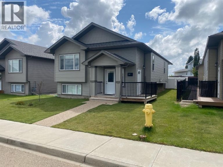 Listing photo – 7401 44 Avenue, Camrose