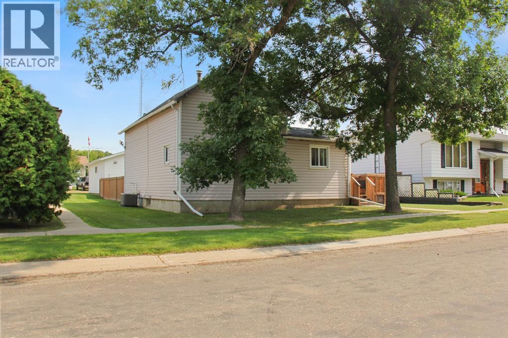 Listing photo – 5129 51 Street, Daysland