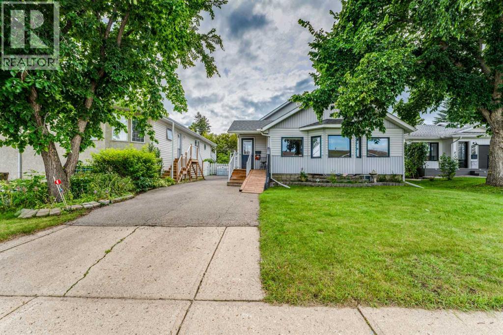 Listing photo – 4729 49A Avenue, Lacombe