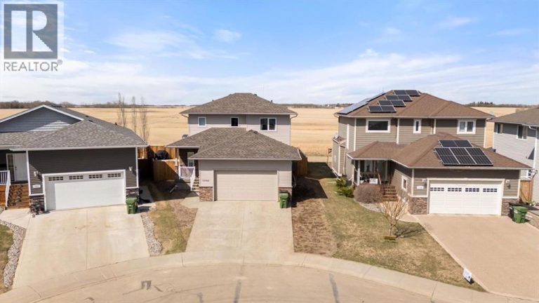 Listing photo – 3702 76 Street, Camrose