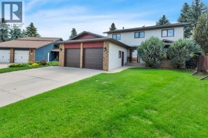 Listing photo – 19 Mayberry Close, Red Deer