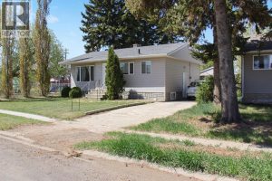 Listing photo – 5110 51 Street, Daysland