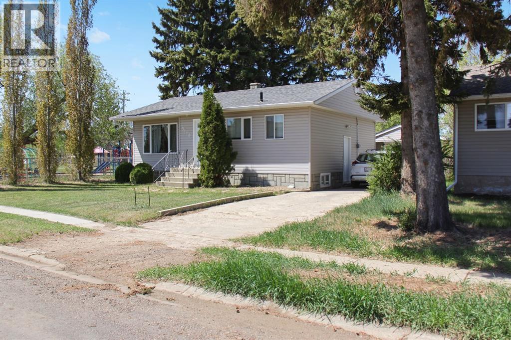 Listing photo – 5110 51 Street, Daysland