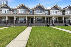 Listing photo – 254 Halifax Close, Penhold