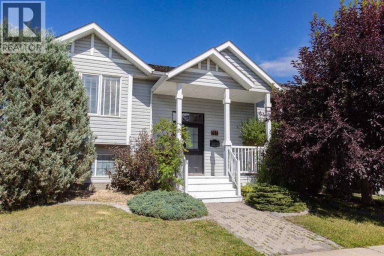 717 Lancaster Drive, Red Deer
