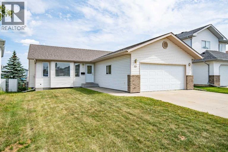 Listing photo – 19 Fulmar Close, Sylvan Lake