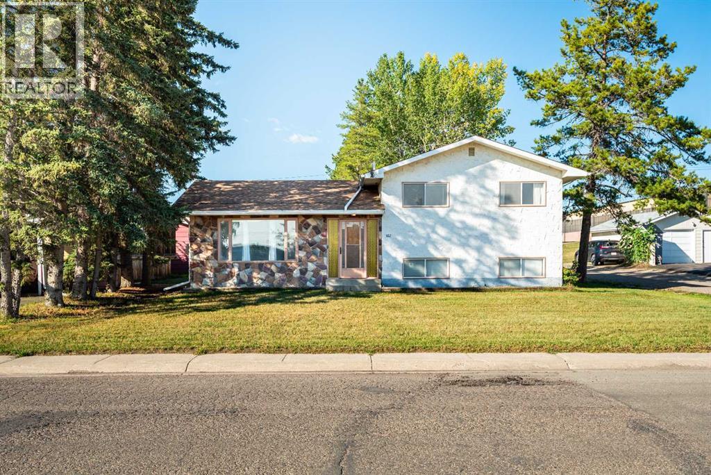 Listing photo – 602 Royal Drive, Trochu