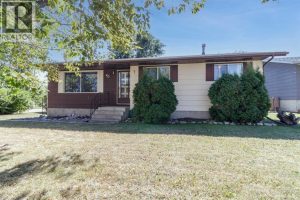 Listing photo – 40 Laura Close, Penhold