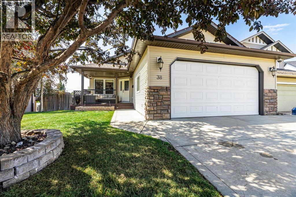 Listing photo – 38 Ivany Close, Red Deer