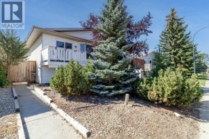 Listing photo – 33 Eggleton Street, Red Deer