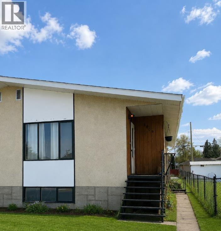 Listing photo – 5209 60 Street, Ponoka