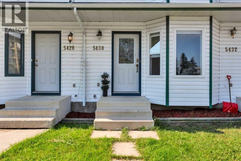 Listing photo – 5430 45 Street, Lacombe