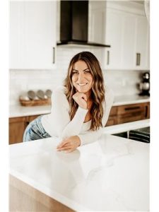 Agent photo – Alyss Poirier