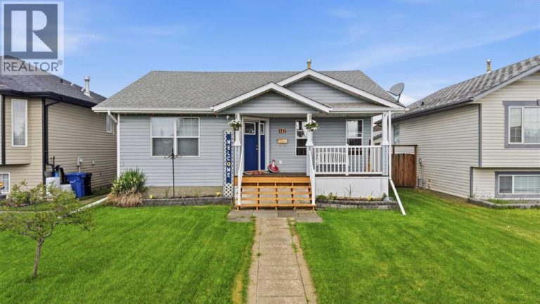 Listing photo – 142 Robinson, Penhold