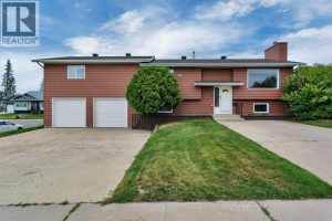 Listing photo – 3 Goodacre Close, Red Deer