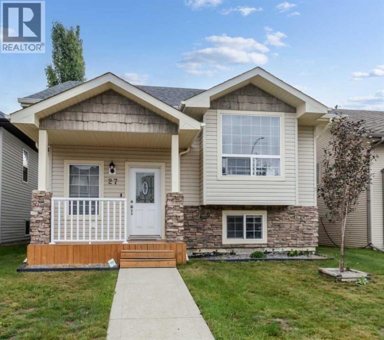 Listing photo – 27 Vickers Close, Red Deer