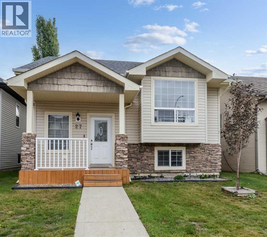 Listing photo – 27 Vickers Close, Red Deer