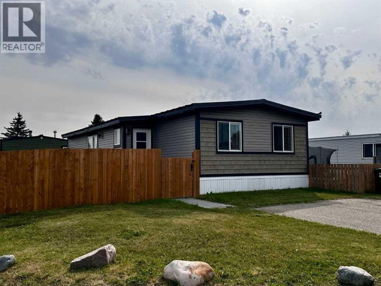 Listing photo – 200, 5344 76 Street, Red Deer
