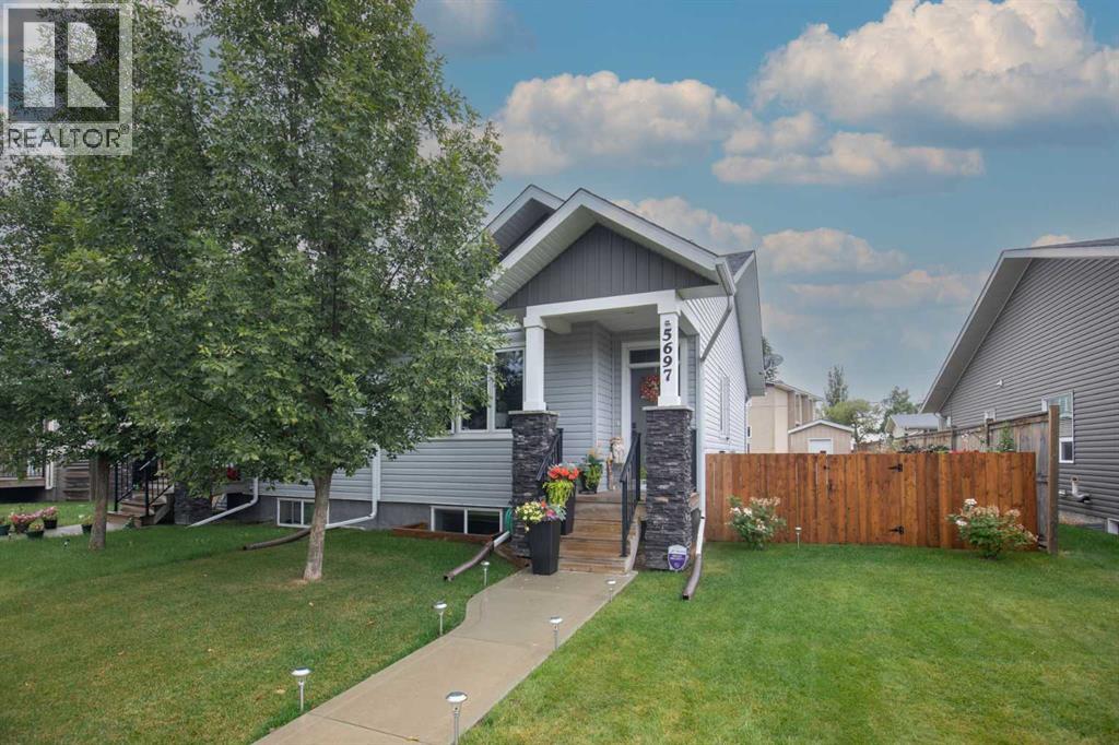Listing photo – 5697 45 Avenue, Lacombe