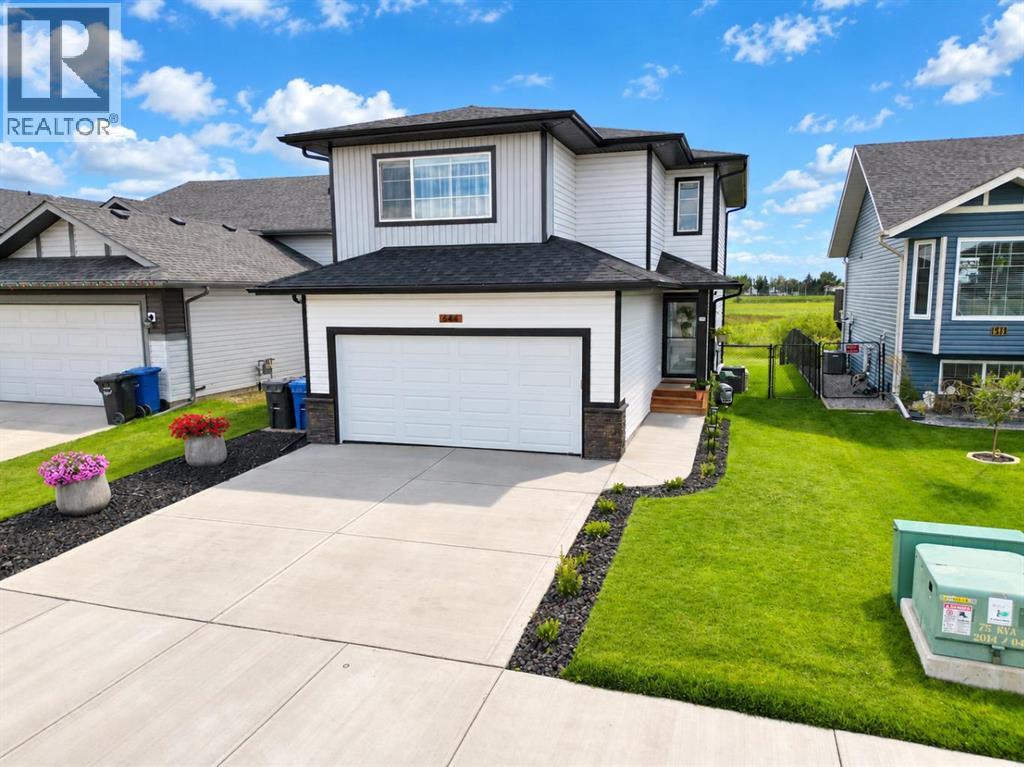 Listing photo – 644 Robinson Avenue, Penhold