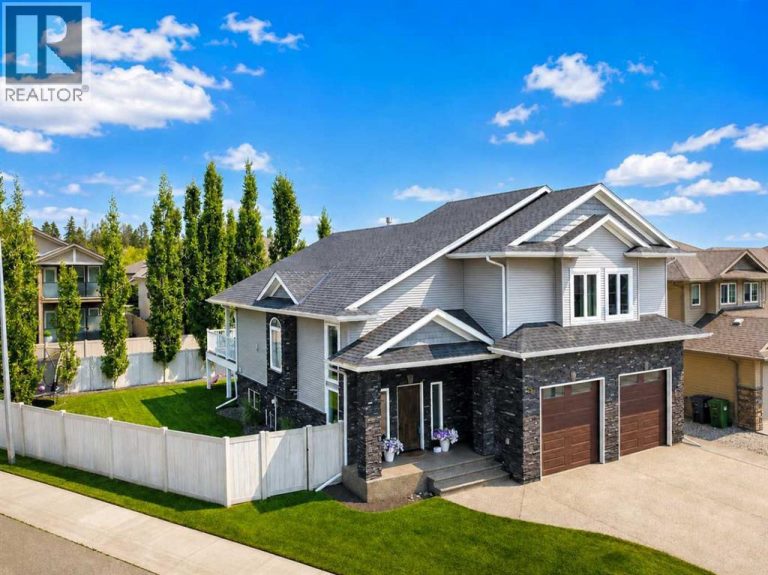 Listing photo – 25 Grove Close, Red Deer