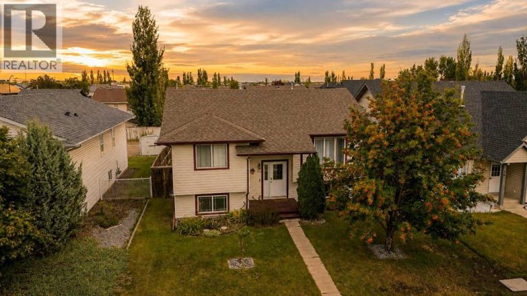 Listing photo – 30 Kirkland Close, Red Deer