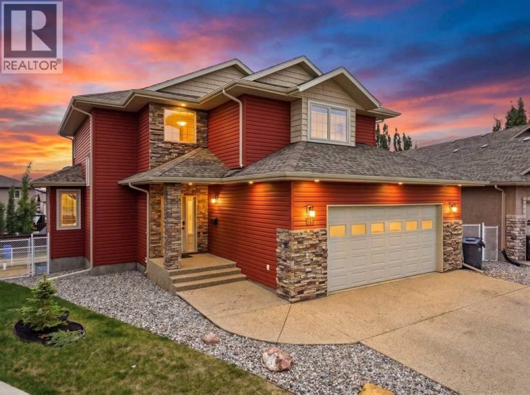 Listing photo – 30 Lawson Close, Red Deer