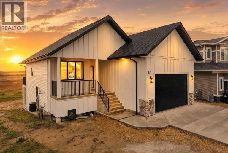 Listing photo – 37 Maclean Close, Blackfalds