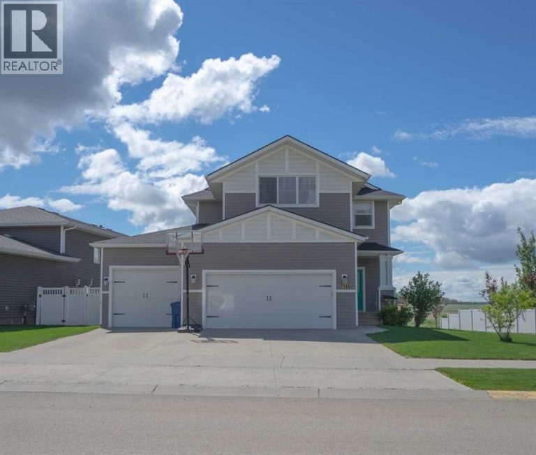 Listing photo – 611 Robinson Avenue, Penhold