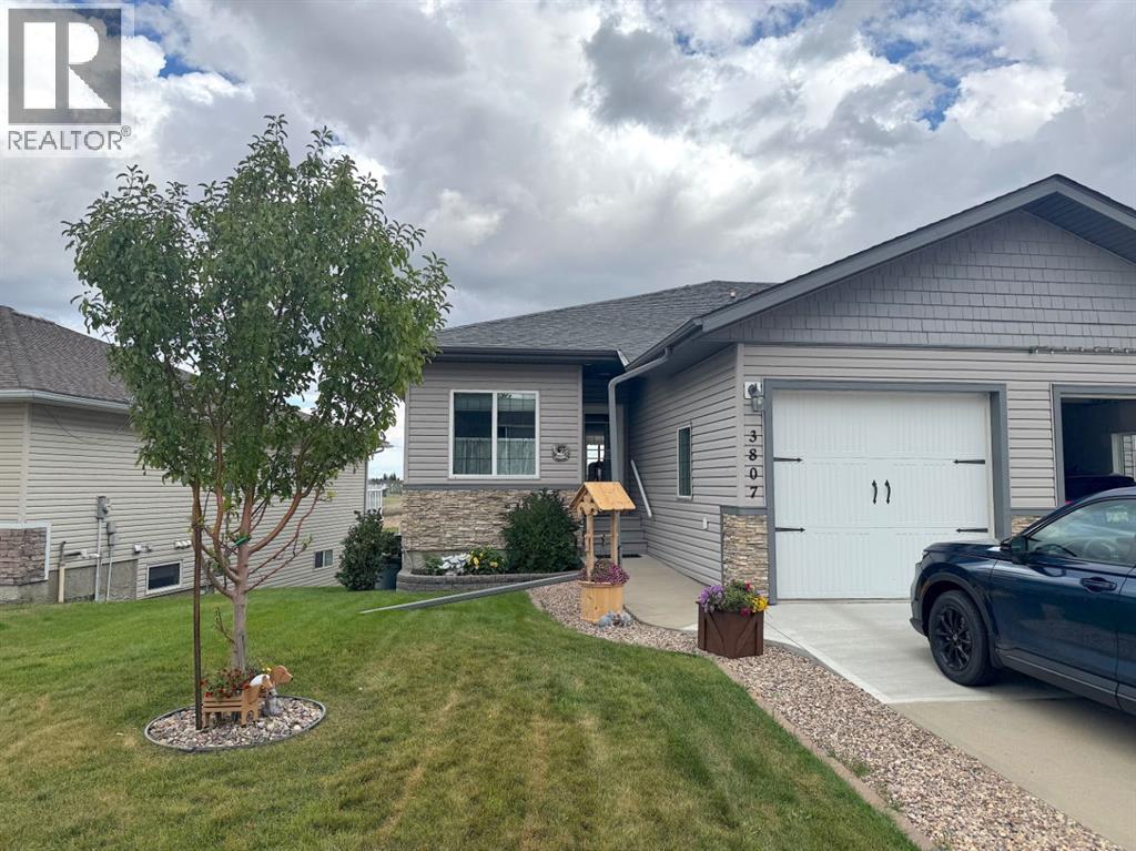 Listing photo – 3807 75 Street, Camrose